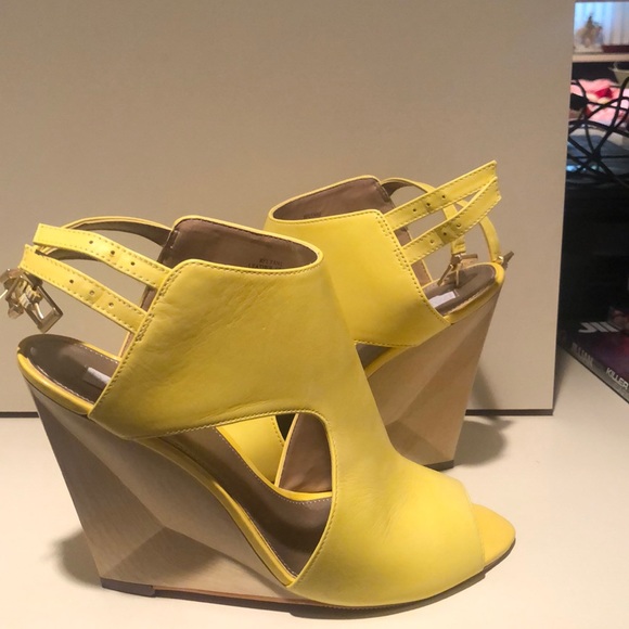 Yellow wedges size 8 - Picture 2 of 3